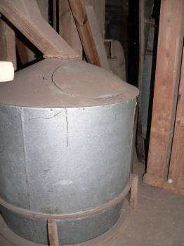 bauernhof-m�hlen-einrichtung-trichter-silo-beh�lter-getreide