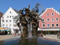 cham-sehenswertes-ausflugsziele-stadtplatz-brunnen-150
