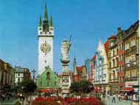Straubing - Stadtplatz mit Stadtturm Sehensw�rdigkeiten: G�ubodenfest