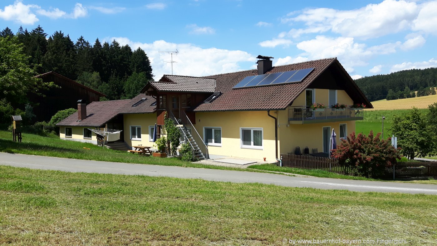 bayern-bauernhofferienferienhaus-ansicht-von-oben-bayerischer-wald bayern-bauernhofferienferienhaus-ansicht-von-oben-bayerischer-wald-1400